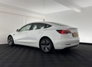 Tesla Model 3 Standard RWD Plus 60 kWh [ 3-Fase ] *PANO | PILOTE AUTOMATIQUE | CUIR NAPPA | SANS CLÉ | ENTIÈREMENT LED | PACK MÉMOIRE | VUE PANORAMIQUE | DAB | APP-CONNECT | DIGI-COCKPIT | LANE-ASSIST | SIÈGES CONFORT | 18″ALU*