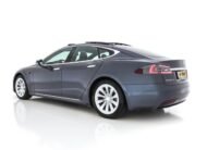 Tesla Model S 100D – 245 Kw AWD [ 3-Fase ] (INCL-BTW) *PANO | VOLANT | ENTIÈREMENT LED | COCKPIT VIRTUEL | VUE PÉRIPHÉRIQUE | PILOTE AUTOMATIQUE | SUSPENSION PNEUMATIQUE | SANS CLÉ | CRUISE | SIÈGES SPORT | 19″ ALU*