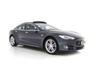 Tesla Model S P85D Performance-Pack AWD [ 3-Fase ] (INCL-BTW) *PANO | NAPPA-PLEINS FEUX | PILOTE AUTOMATIQUE | SUSPENSION PNEUMATIQUE | SANS CLÉ | CAMÉRA | ENTIÈREMENT LED | CROISIÈRE ADAPTATIVE | COCKPIT VIRTUEL | SIÈGES SPORT | 19″ ALU*