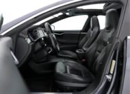 Tesla Model S P85D Performance-Pack AWD [ 3-Fase ] (INCL-BTW) *PANO | NAPPA-PLEINS FEUX | PILOTE AUTOMATIQUE | SUSPENSION PNEUMATIQUE | SANS CLÉ | CAMÉRA | ENTIÈREMENT LED | CROISIÈRE ADAPTATIVE | COCKPIT VIRTUEL | SIÈGES SPORT | 19″ ALU*